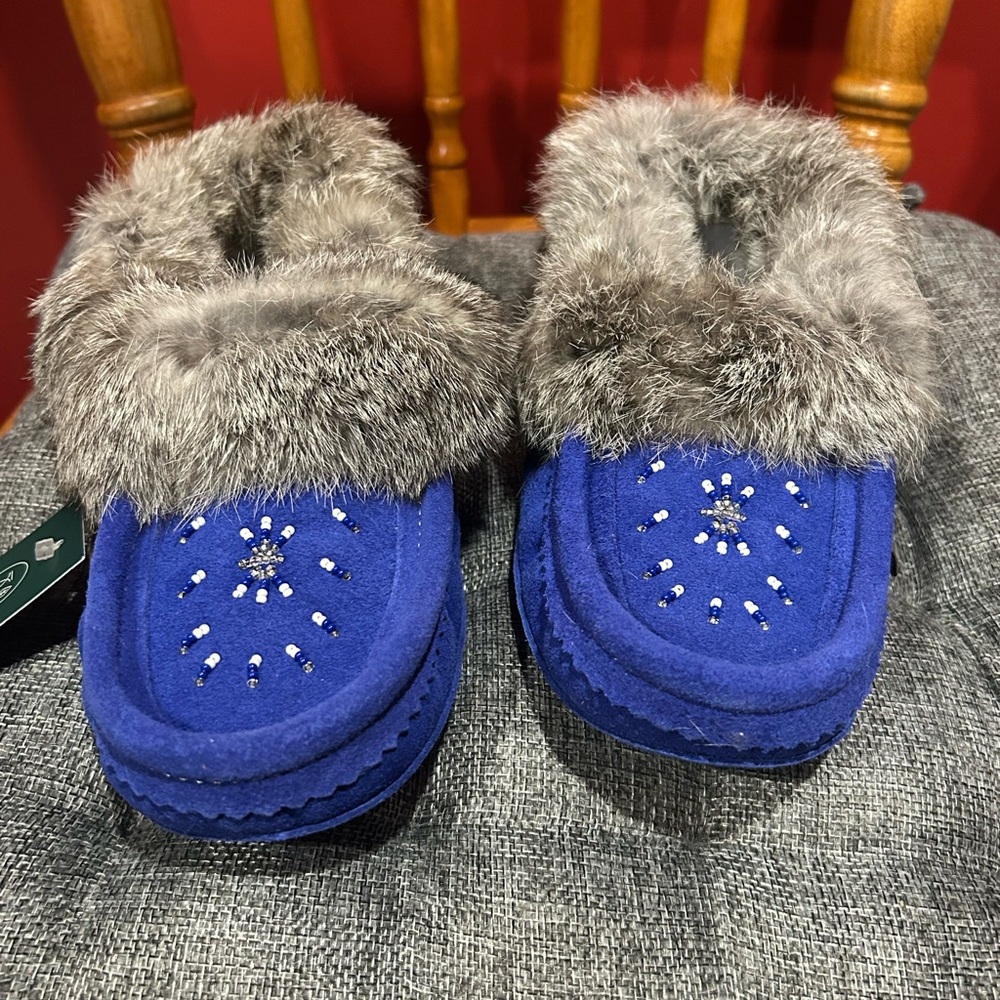Brand new Women’s Moccasins with coyote fur